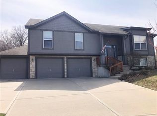 707 Highland Dr, Leavenworth, KS 66048