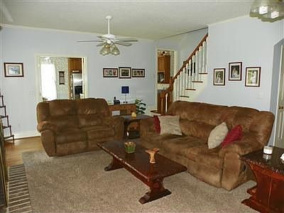 4th image of 1233 Fox Hollow Dr
