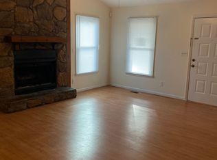 909 Inglewood Ln, Fayetteville, NC 28314