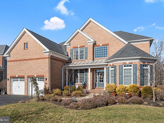 3rd image of 5822 Waterloo Bridge Cir