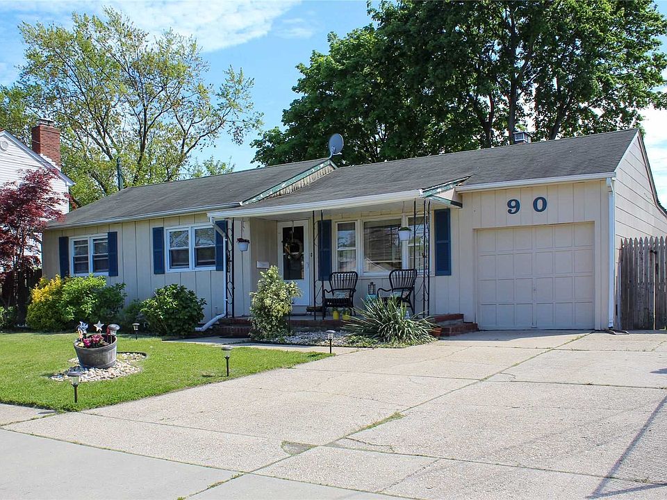 1st image of 90 Lloyd Ave