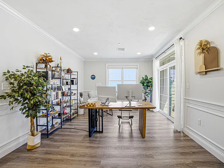 320 Middlesex Ave #D208 — Photo 36