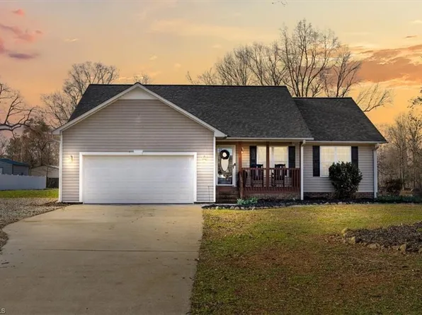 295 Calinda Dr, Thomasville, NC 27360