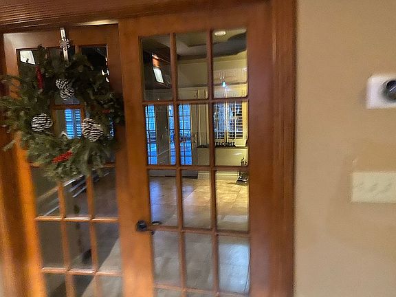 2nd image of 1518 Kerria Ave