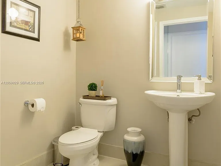 601 NE 36th St #2507 — Photo 14