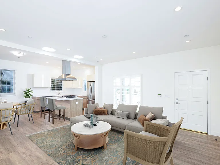 128 S Canon Dr — Photo 12