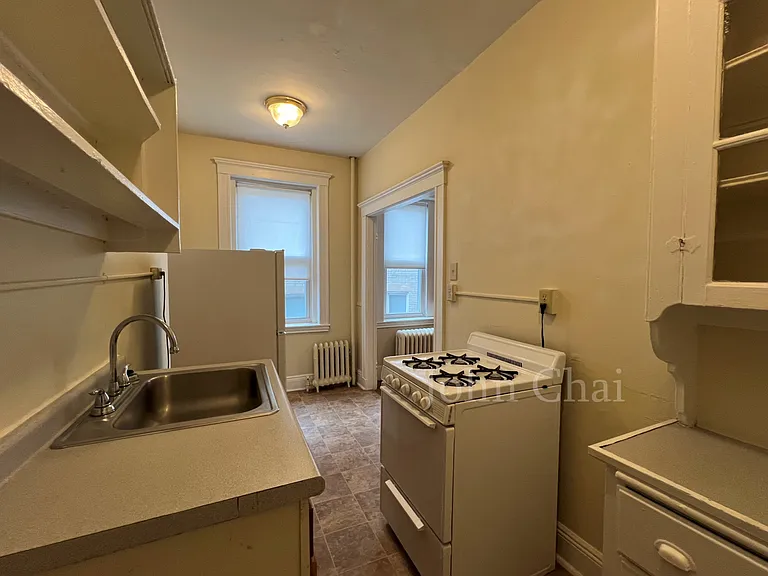 64 Woodstock Ave #8 — Photo 11