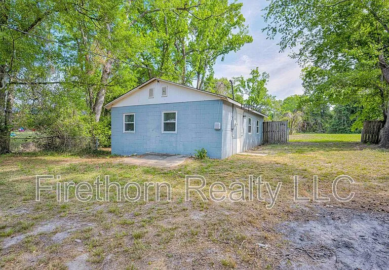 2719B Meadowbrook Dr — Photo 1