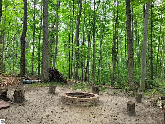 3rd image of 257 Forest Trl