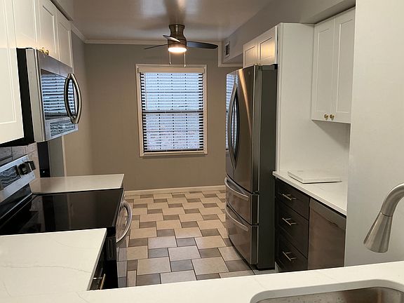 Eating area by front window is approx. 8'x8'