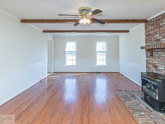 5th image of 100 S Cottonwood Dr