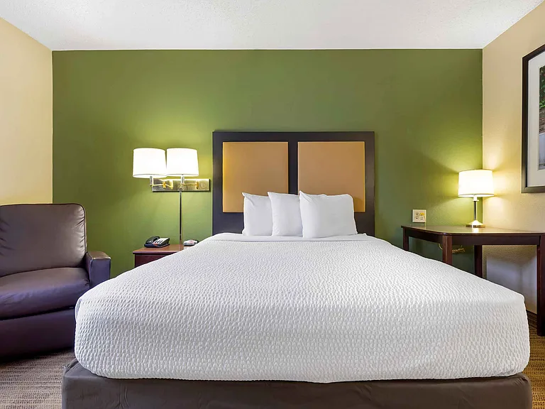 Studio Suite - 1 Queen Bed