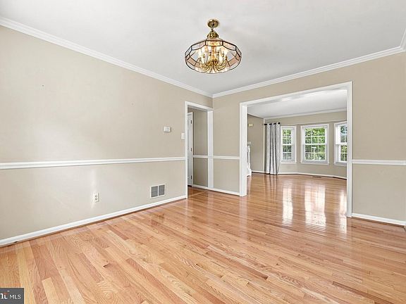 5th image of 301 Dawns Edge Ln
