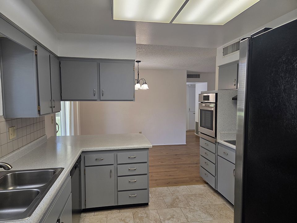 1st image of 10623 W Roundelay Cir