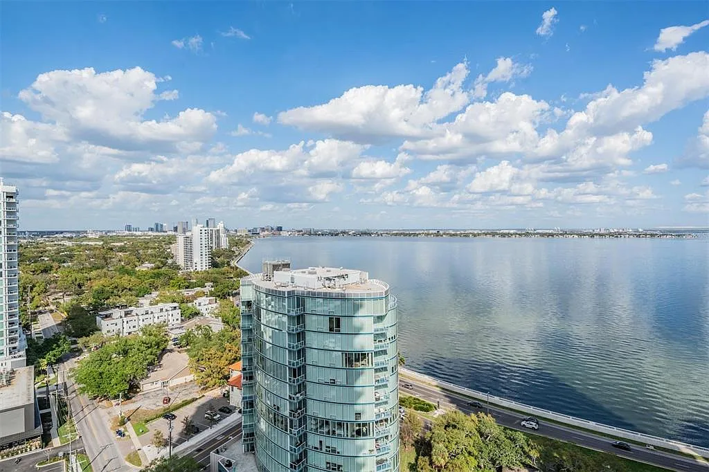 2 bed, 2.5 bath, 2305 sqft, $14,000 — Photo 4