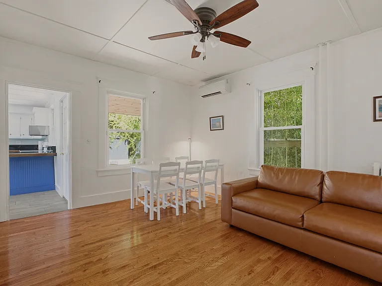 21 Clinton Ave — Photo 8