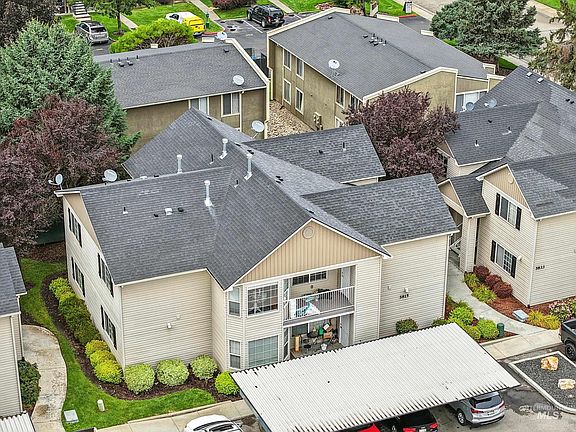 2nd image of 5815 N Garrett St