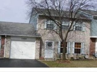 1405 Walnut Cir, Carol Stream, IL 60188