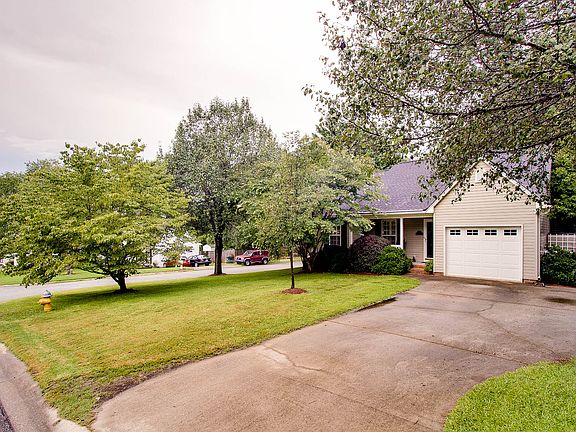 2nd image of 114 Twin Falls Dr