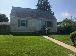 157 Oriole Rd, Levittown, NY 11756