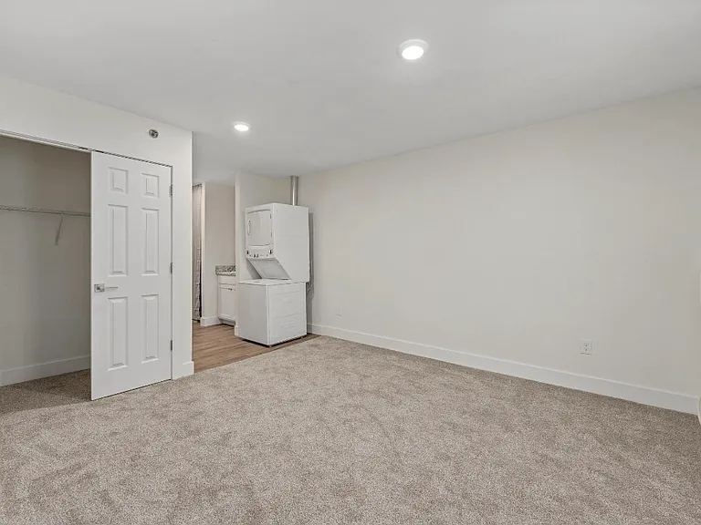 1001 E 16th St #5 — Photo 8