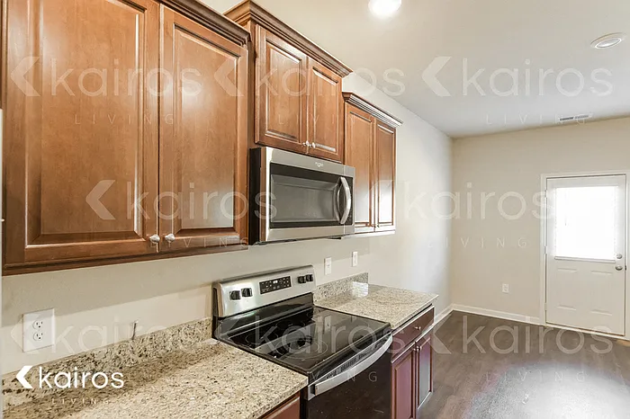 1123 Freedom Pkwy — Photo 6
