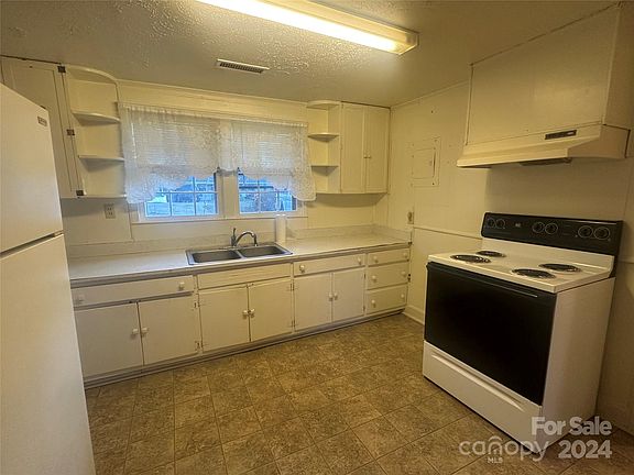 5th image of 2282 Crystal Dr