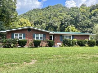 412 Fishtrap Rd, Shelbiana, KY 41562