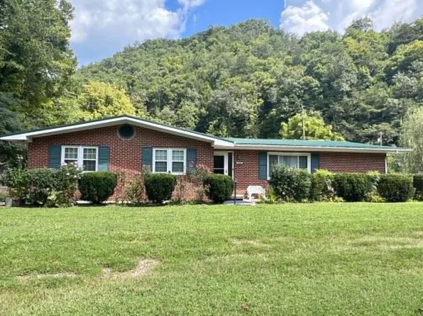412 Fishtrap Rd, Shelbiana, KY 41562