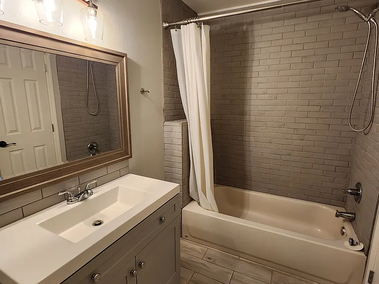 2010 E Foster Dr — Photo 12