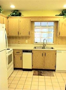 4th image of 5837 Honeybell Ct #37A