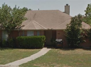 300 Foxwood Cir, Denton, TX 76207