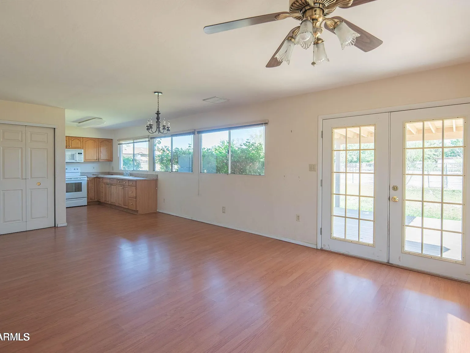 4 bed, 2.0 bath, 1874 sqft, $3,100 — Photo 2
