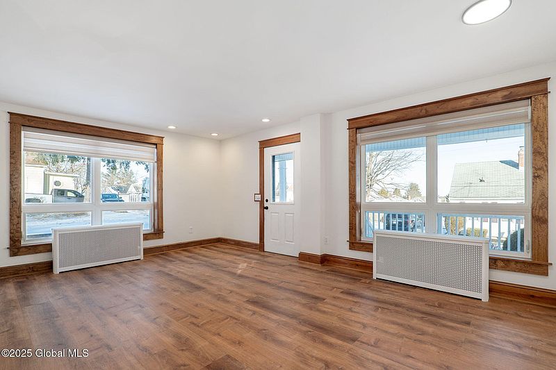 5th image of 75 Overlook Avenue