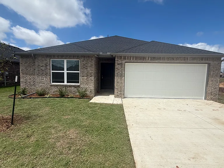 16217 Lovers Ln — Photo 2