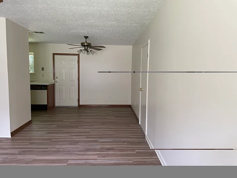 1417 Lafayette Ln — Photo 2