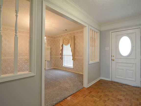 3rd image of 7812 N Hills Blvd
