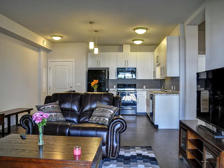 Emerald Ridge Apartments & Townhomes — Photo 24