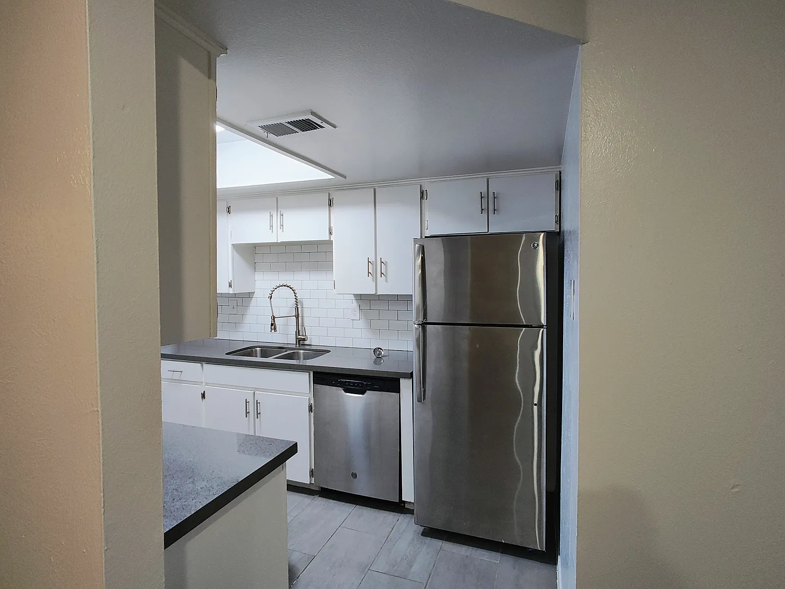 2 bed, 900 sqft, $1,210 — Photo 4