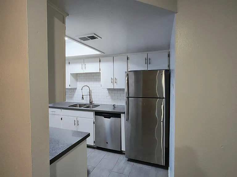 4500 Camp Bowie Blvd #8 — Photo 4
