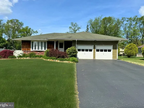 90 Limewood Dr, Hamilton, NJ 08690