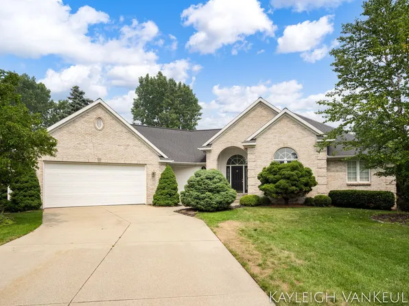 7806 Hidden Lake Dr, Hudsonville, MI 49426