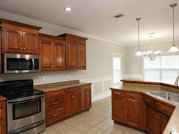 3rd image of 4312 Wisteria Ln