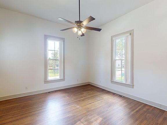 5th image of 221 Morgan St