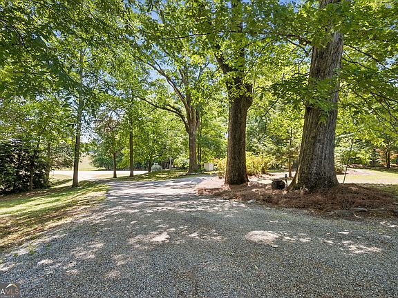 5th image of 329 Gilbert Rd