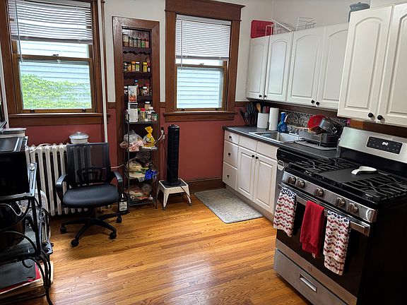 4th image of 32 W Erie St #1