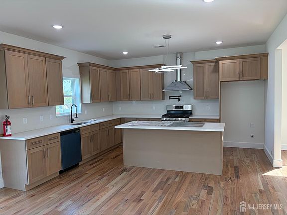 2nd image of 122 Arthur Ave