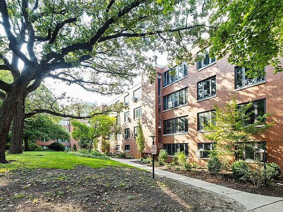 2nd image of 5510 S Woodlawn Ave #402