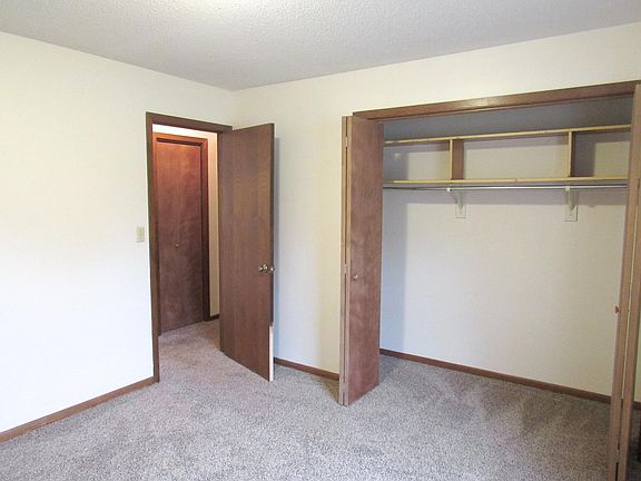 1820C: New carpet to be installed (photo from another unit)