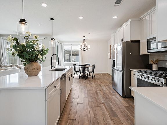 3rd image of 1371 W Sawtooth Place